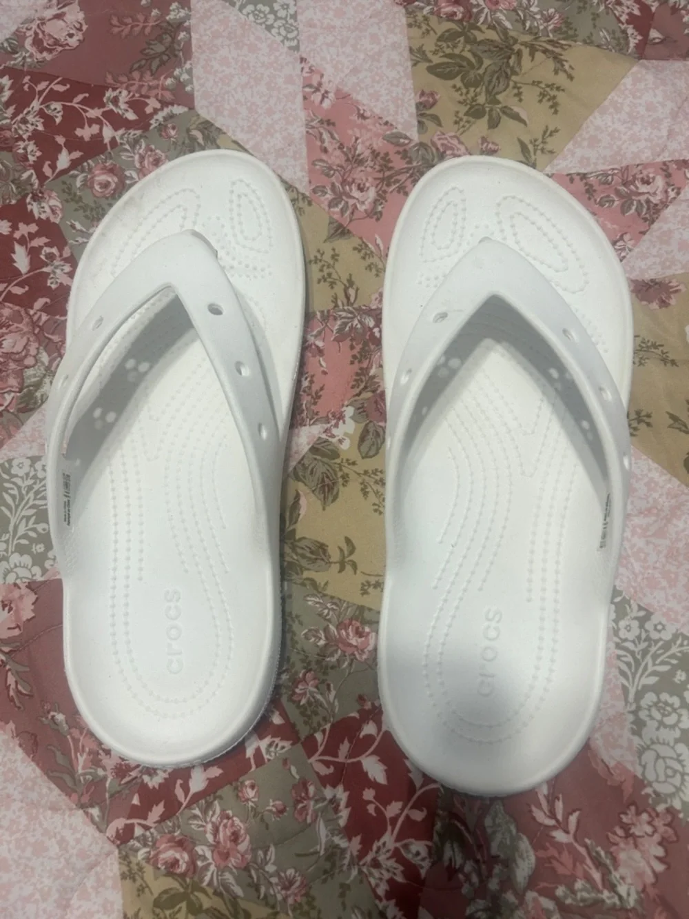 CROCS white Sandals  Unisex  M 9 W11 Comfort Slip On Lightweight Good Condition.